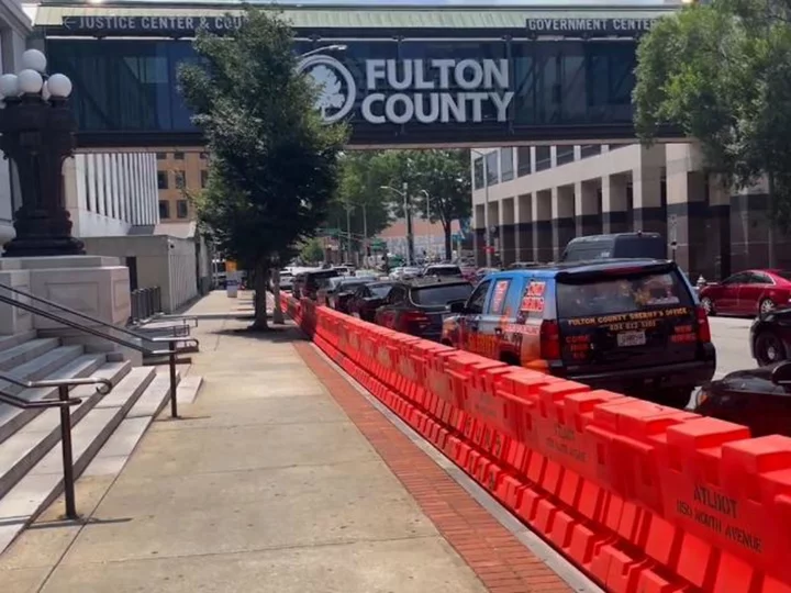 Barricades placed outside Fulton County courthouse ahead of possible Trump charges
