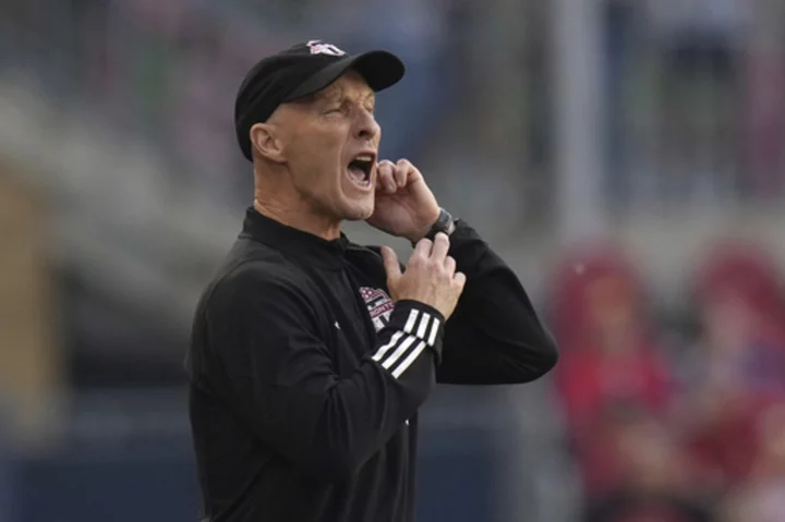 Bob Bradley fired by Toronto, which promotes Terry Dunfield to interim coach