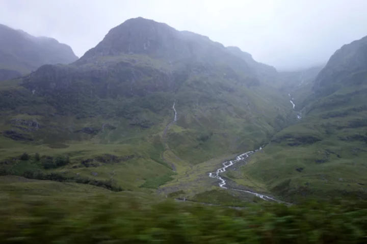 A seasoned guide and 2 clients in their 60s perished on treacherous ridge in Scottish Highlands