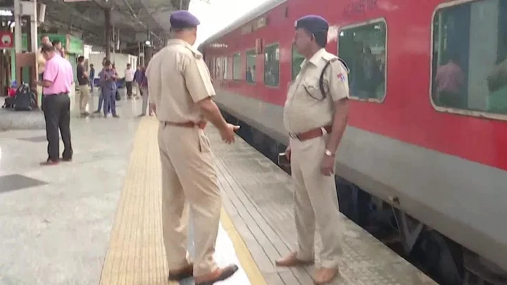 Jaipur-Mumbai train: India railway constable shoots four dead on train