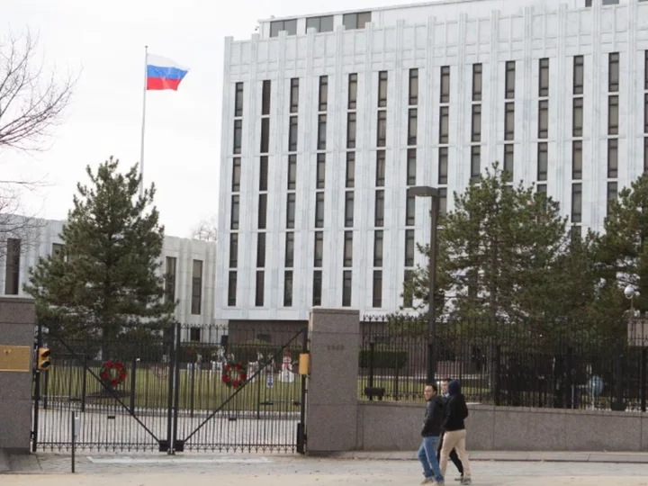 US expels 2 Russian diplomats after Moscow expelled American diplomats last month