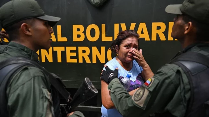 Venezuela sends 11,000 troops to retake prison