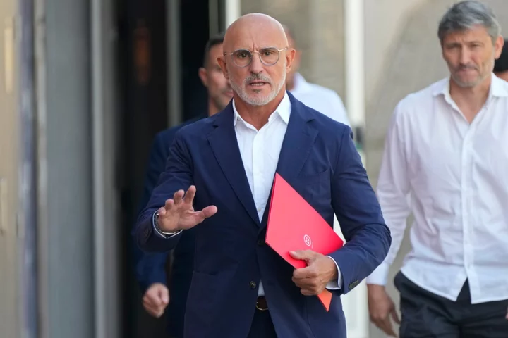 Spain's men's coach asks for forgiveness for applauding Rubiales' diatribe against 'false feminists'