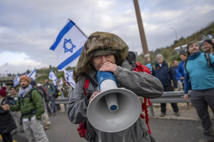 Dozens of Israeli air force vets threaten not to serve after Netanyahu resumes judicial overhaul