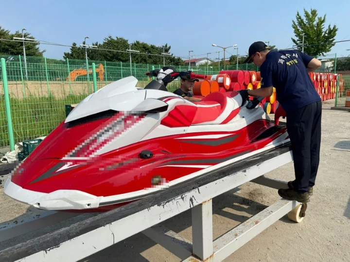 S. Korean coastguard arrests man who arrived by jet ski from China