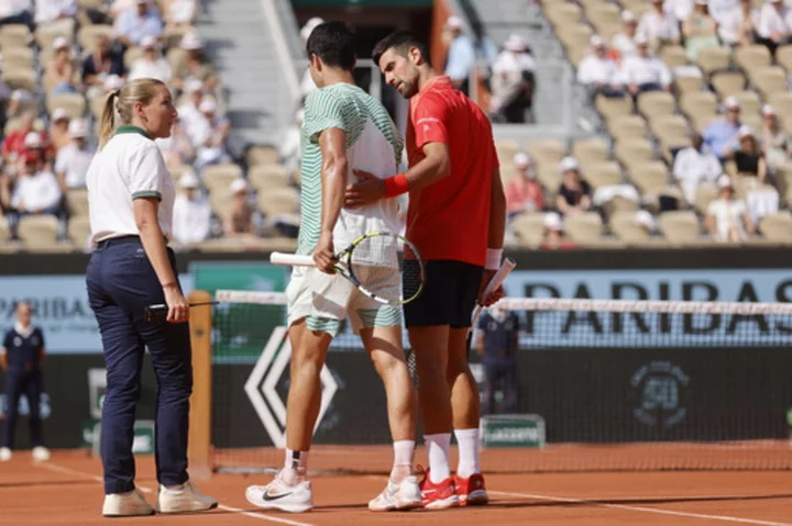 Carlos Alcaraz hits stunning shot before cramps; Novak Djokovic wins their French Open semifinal