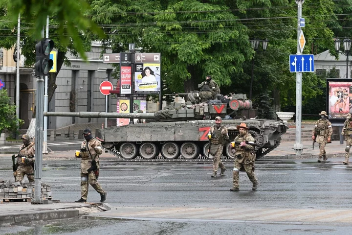 Mutiny, mayhem and panic on the streets of Moscow: Russia saved from brink of civil war at 11th hour