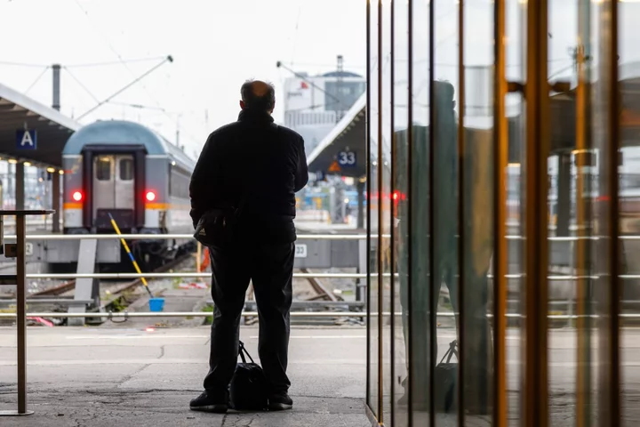 German Rail Passengers Face More Turmoil as Wage Talks Stall